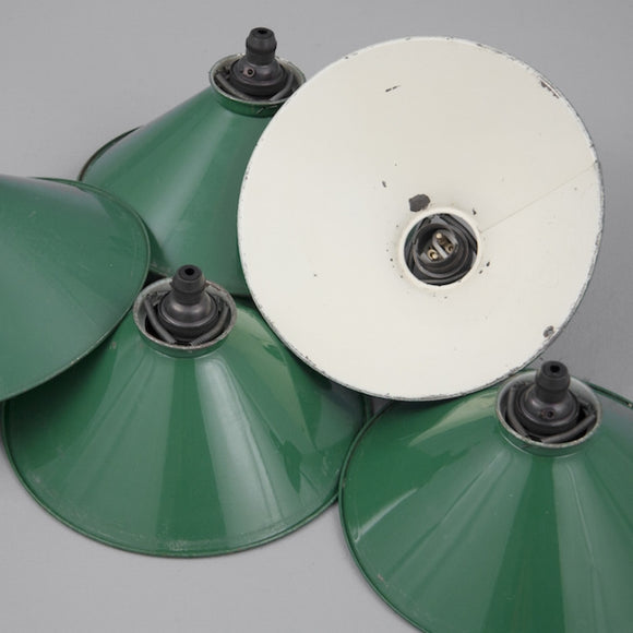 Lamper fra 2. verdenskrig. (1943) Små pendler som blev kastet ned til soldaterne.