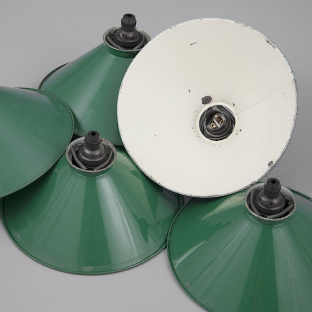 Lamper fra 2. verdenskrig. (1943) Små pendler som blev kastet ned til soldaterne.