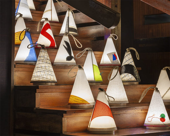 Ny LED lampe lavet af brugte sejl.