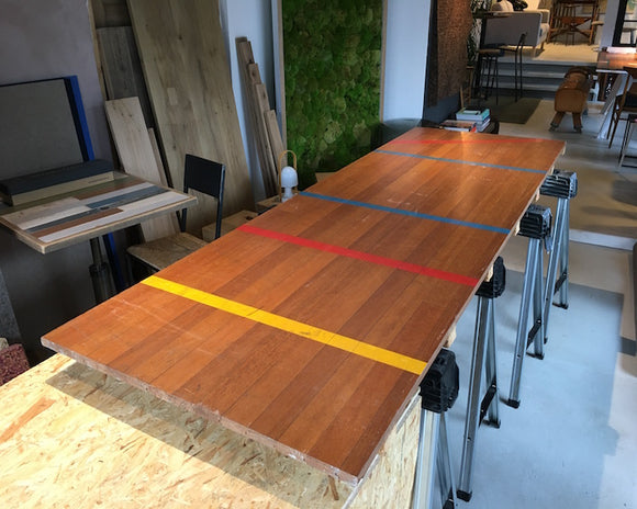 Er dit mødebord også et gammelt gymnastikgulv ?