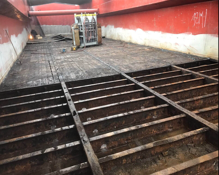 genbrugs Azobe træ fra gamle skibe - oplagt til terrasser.