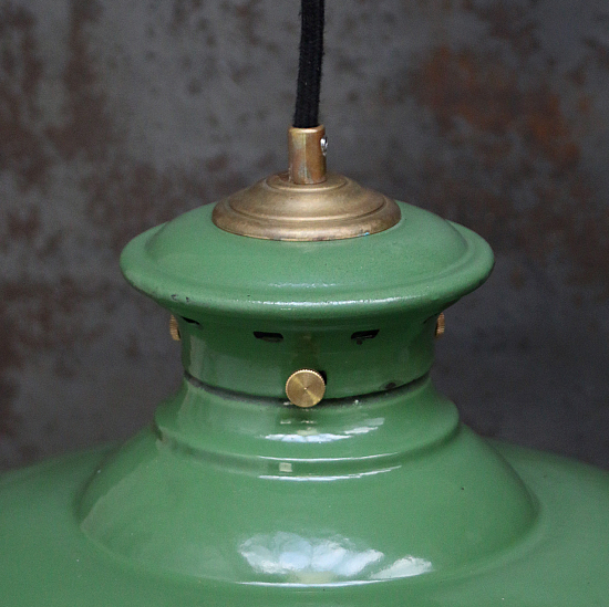 Found. 9 stk. Vintage fransk fabrikslampe – Avallon grøn