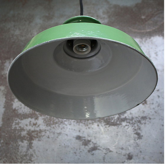 Found. 9 stk. Vintage fransk fabrikslampe – Avallon grøn