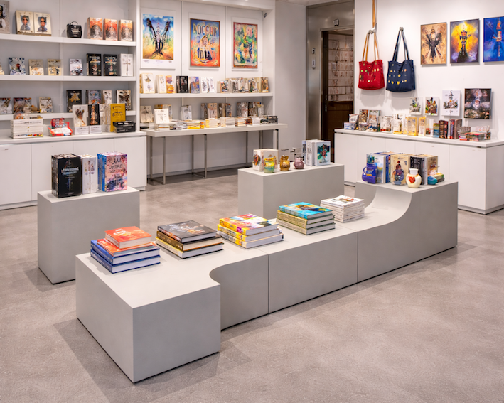 Butiksinventar i flot grå farve