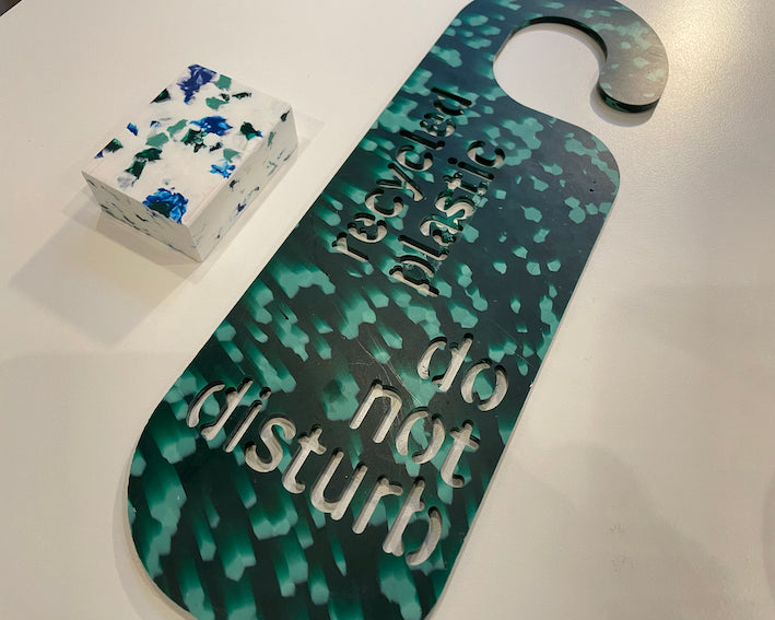 Skilte i genbrugsplast - eks. "forstyr mig ikke"